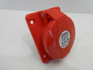 FAMATEL 23330 16 AMP 4 PINES 415 VOLTIOS PANEL ENCHUFE IP44 75 X 85MM - Imagen 1 de 6