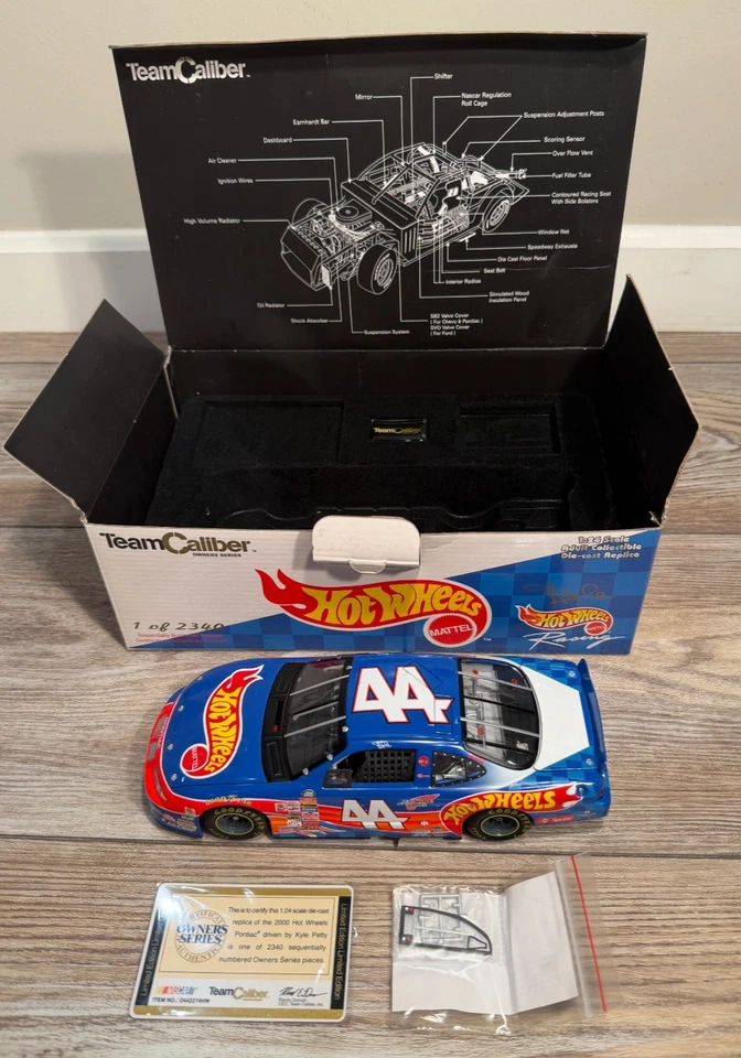 ЛИТАЯ МОДЕЛЬ PONTIAC GRAND PRIX КАЙЛ ПЕТТИ 1/24 КОМАНДНЫЙ КАЛИБР 2000 HOT WHEELS 620/2340 - Изображение 1 из 4