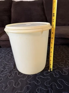 Contenedor de almacenamiento redondo Tupperware transparente de 9 cuartos de galón de colección 255-15 - Imagen 1 de 4