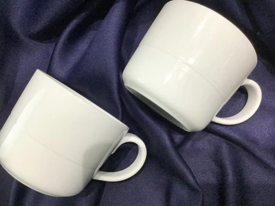 2 TAZAS TAZA CATE & BARREL AARON PROBYN TONO BLANCO ¡Excelente! Foto 1 de 4