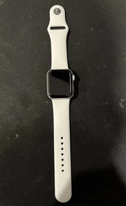 Apple Watch Series 6 40mm GPS + WiFi + Bluetooth - Silver White Band 006 - Photo 1 sur 5