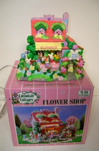Vintage 2002 Cottontale Cottages BELEUCHTETER BLUMENLADEN Keramik Osterdorf Box - Bild 1 von 8