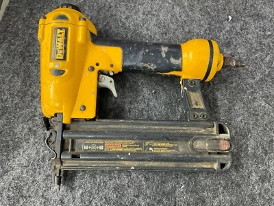 Dewalt D51238 18 GA Brad Nailer - Image 1 of 4