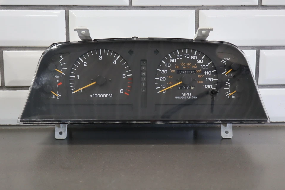 Cuadro de instrumentos velocímetro Lexus LX450 1996 130 mph *lente raspada* Foto 1 de 4