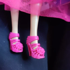 Barbie Pink Strappy Stiletto Rose Detail High Heels Shoes Doll Fashion Accessory - Picture 1 of 4
