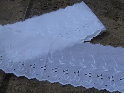 200 cm de large  dentelle ancienne broderie anglaise largeur  13,5 cm coton fin - Photo 1/3