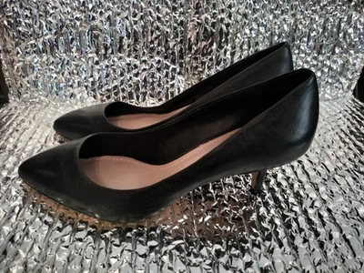 Bombas de couro VINCE Tiana Point-Toe em preto NOVO 8 - Imagem 1 de 3