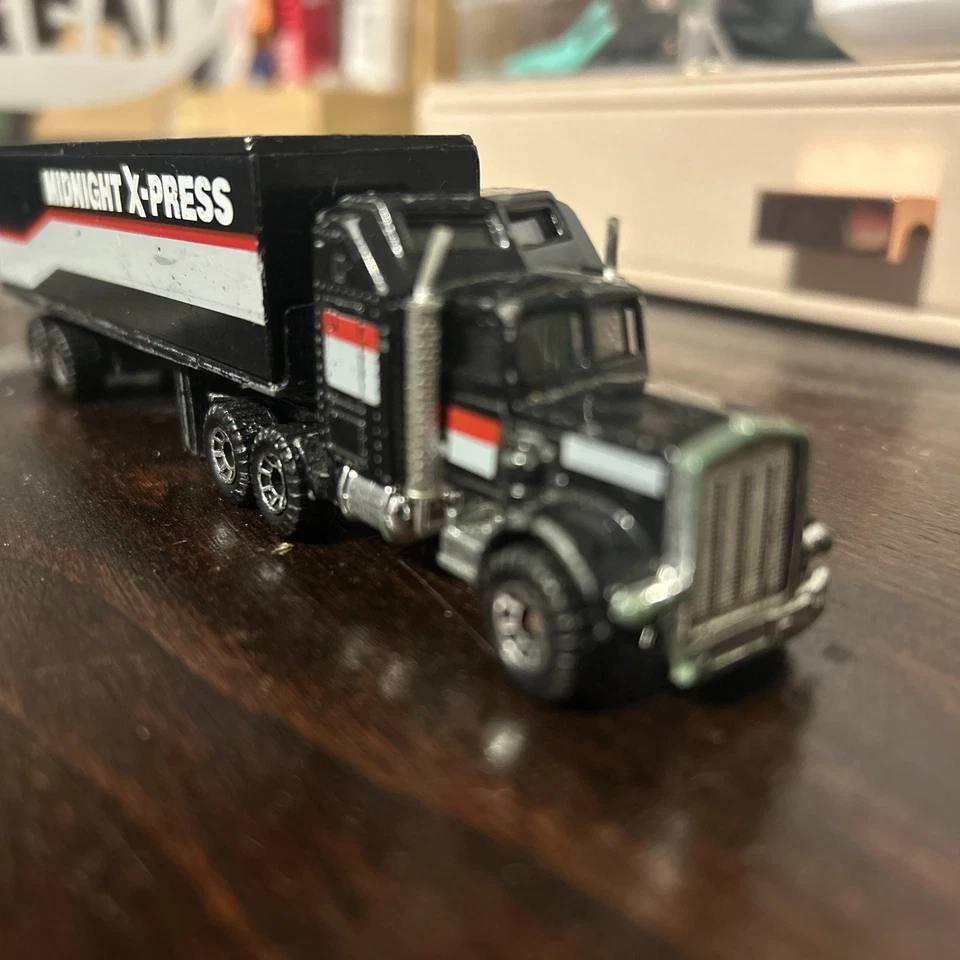 Matchbox Convoy 1983 Kenworth Midnight Express*no box* 1:87 HO Scale  - Image 1 of 4