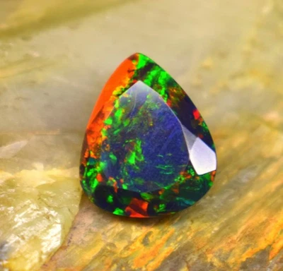 3.8CT Fire Black Smoked Ethiopian Opal Pear Faceted Gemstone 13.7X11.3X6.5 mm - Image 1 of 4