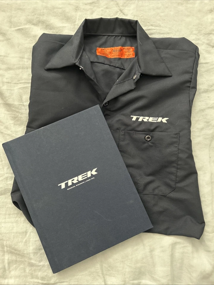 Camisa Trek Bicycle Book “History Of The Bike Company” Waterloo, WI e Red Kap - Imagem 1 de 4