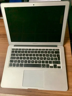 Apple MacBook Air A1466 (2017 Bj) mit Ladegerät - Bild 1 von 3