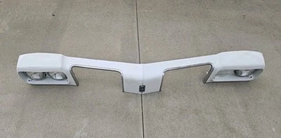 Oldsmobile Delta 88 1974 panel de cabezal delantero rejilla OEM GM  Foto 1 de 4