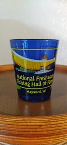 DE COLECCIÓN PESCA DE AGUA DULCE SALÓN DE LA FAMA TIRO VIDRIO HAYWARD WI BLUEGILL, MUSKIE - Imagen 1 de 5