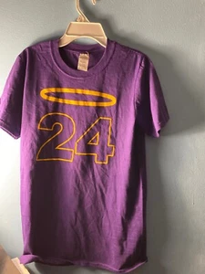 Kobe Bryant Los Angeles Lakers NBA #24 Tribute T-Shirt - Bild 1 von 3