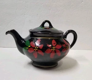 Royal Canadian Art Pottery Teekanne - schwarz rote Blumen - tropflos - Bild 1 von 4