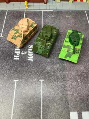 3 NM HOT WHEELS VINTAGE ACTION COMMAND TANK CAMO # 2 MALAYSIA 1983 - Image 1 of 4