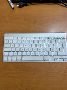 Apple Clavier sans Fil - Argenté Original Francais - Zdjęcie 1 z 2