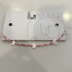 Collier papillon perles roses Urban Outfitters neuf avec étiquette - Photo 1/6