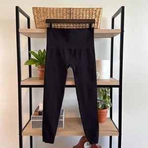 Leggings recortados Spanx by Sara Blakely tiro medio moldeador, XL - Imagen 1 de 6