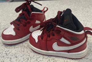Nike Air Jordan 1 Retro Mid BT 640735-605 Gym Red Black White Size 4C Toddler - Picture 1 of 9