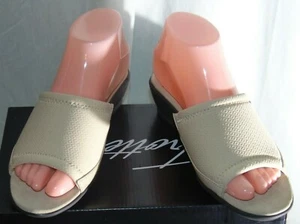 Size 6.5N Trotters Lucca Couture Nude Wedge Heel Slip on Slides/Sandals - Picture 1 of 4