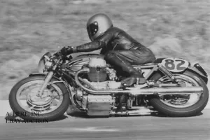 Moto Guzzi V7 Sport & Sciaresa factory motorcycle racing photo - Imagen 1 de 1
