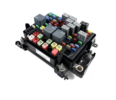 Caja de fusibles de motor GM Chevy GMC 2003-2006 OEM Yukon Escalade Tahoe 15177119-01 Foto 1 de 4