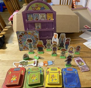 Vintage Board Game Arthur Goes To The Library By Milton Bradley pieces parts - Picture 1 of 9