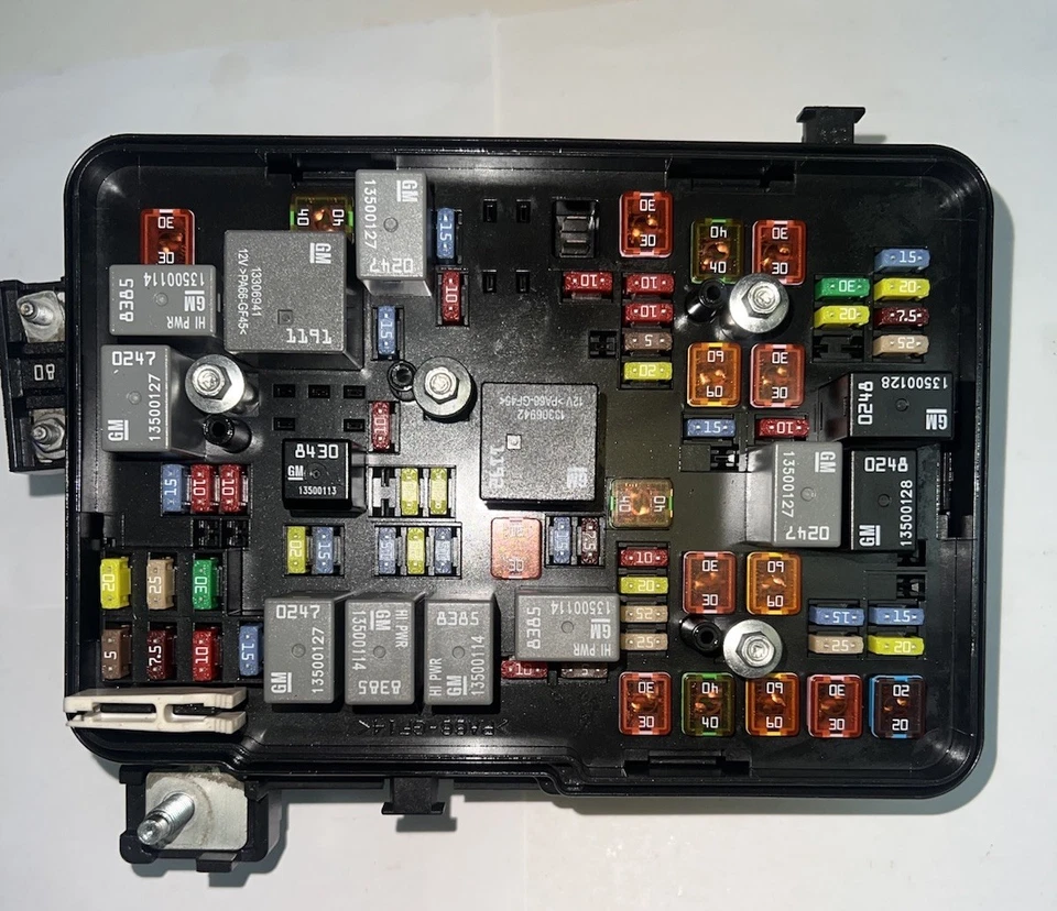 GMC Terrain 2013-2015 caja de fusibles módulo de relé 22929762 01 Foto 1 de 2