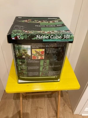 Nano Cube Mini-Aquarium 30 L von Dennerle mit Filter, Heizer & Lampe - Bild 1 von 4
