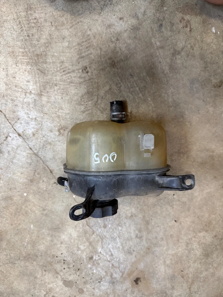 GMC Terrain 2013 2010-2017 Chevy Equinox motor depósito de refrigerante 22829367 Foto 1 de 3