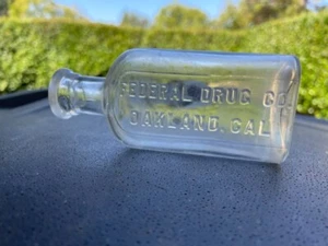 FEDERAL DRUG CO. OAKLAND, CAL. RARE OLD DRUG BOTTLE - Picture 1 of 4