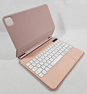 Custodia con Tastiera per iPad Air M2 2024 11" Rosa Retroilluminata Bluetooth Magnetic Magic - Foto 1 di 13