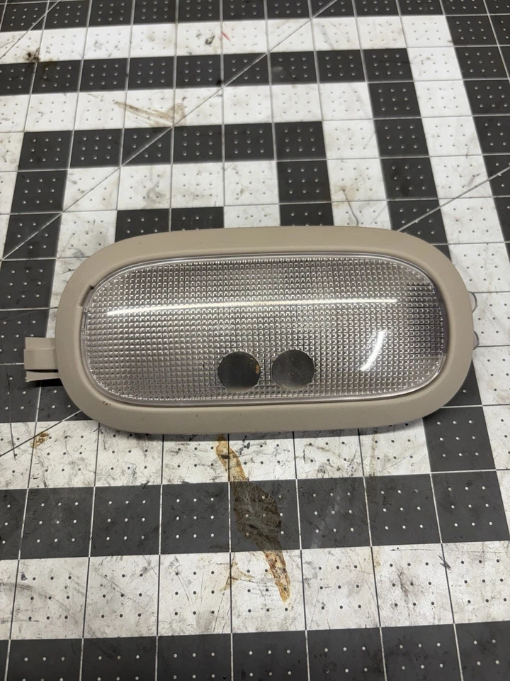 2000-2006 Chevy/GMC Rear dome Light Assembly (Tahoe, Suburban, Yukon, Yukon XL) - Image 1 of 2