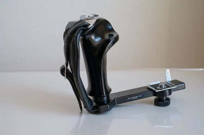 Hasselblad Flash Gun Bracket Left Hand Grip 45071 500CM - Image 1 of 3