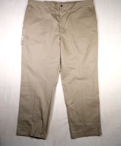 Neu mit Etikett Haggar Freedom Herren-Chinohose khaki beige vorne flach klassische Passform 44 x 32 - Bild 1 von 9