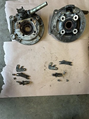 Pinza de freno trasera derecha izquierda PORSCHE Early 944 477 609 111 y 112 Foto 1 de 4