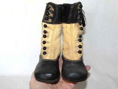 古董维多利亚奶油色和黑色皮革 9 侧纽扣儿童运动鞋 — 第 1/4 张图片