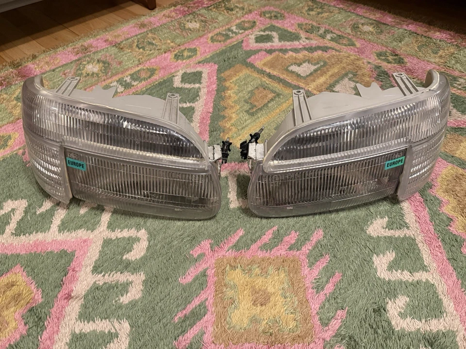 1995-01 Ford Explorer OEM NOS Headlight Assembly L&R *Export Only Version* - Image 1 of 4