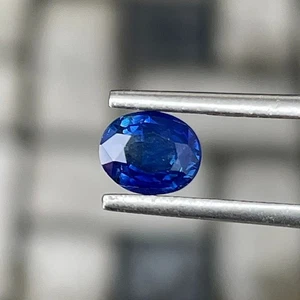 Zertifizierter 1,04 ct natürlicher kornblumenblauer Saphir – Edelstein im Ovalschliff - Bild 1 von 9