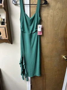 NWT Emerald Sundae Dress Hunter Green With Leg Slit Size Small - Picture 1 of 10