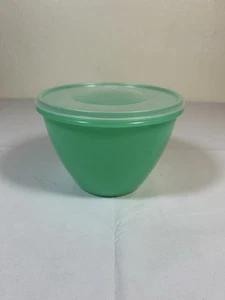 Cuenco guardián de lechuga Tupperware Crisp-It de colección 679 verde jadeíta con tapa de cúpula #680 - Imagen 1 de 4