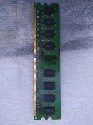 Micron MT16HTF25664AY-667E1 PC2-5300U-555-12-E0 2GB Memory RAM DDR2 - Imagen 1 de 4