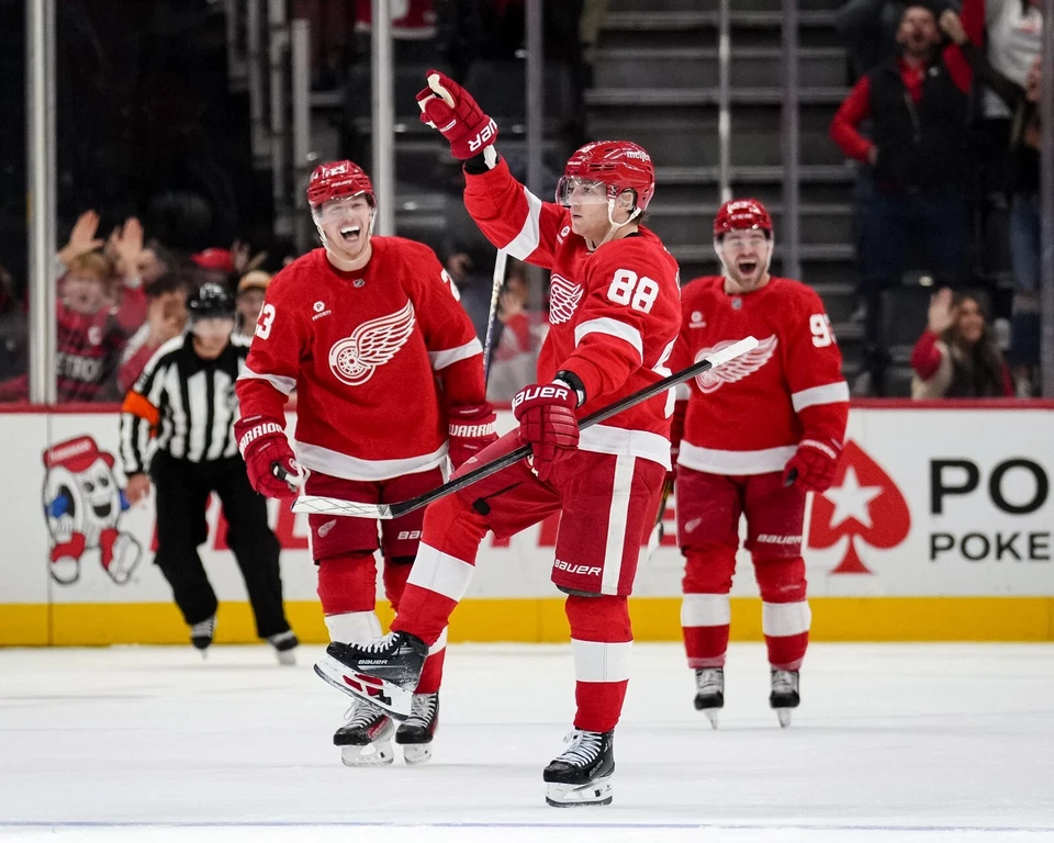 Patrick Kane Game Winning Goal Celly Detroit Red Wings 8x10 NHL Hockey Photo - Image 1 of 1
