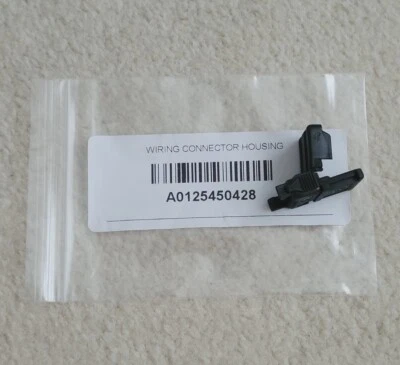 Genuine Mercedes-Benz Wiring Connector Housing  - A0125450428 x 1 - Image 1 of 4