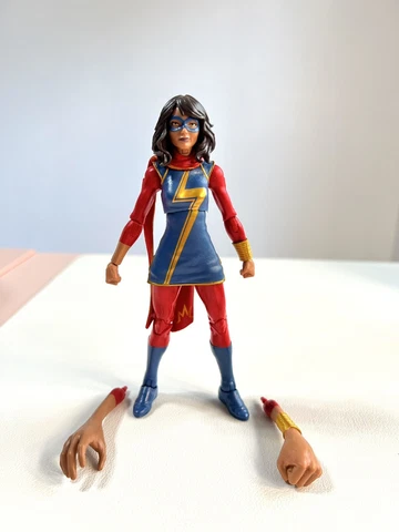 Marvel Legends: Ms. Marvel Sandman Series Figure LOOSE Cover