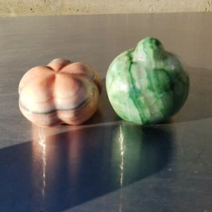 Pair of carved stone fruits - Picture 1 of 12