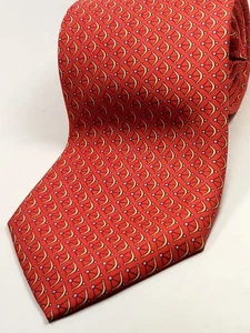 TIE RACK Vintage made in ITALY 100% Silk Tie Red Blue Bow and Arrow Necktie NEW - Picture 1 of 5