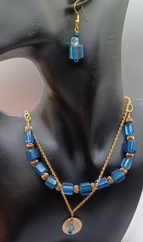 VETEMENTS Collana e orecchini pendenti moneta vetro blu tono oro due fili chiusura a levetta