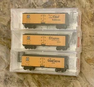Micro-Trains N Scale Set of 3 40’ Wood Reefer Cars. Santa Fe. New. #47242. - Picture 1 of 6